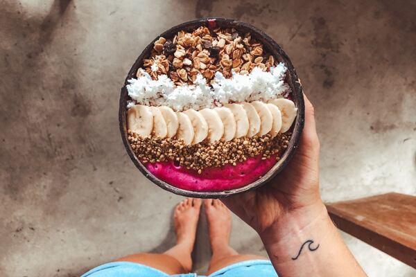 Tzv. smoothie bowls přijdou vhod především během teplých letních rán. Foto: Unsplash