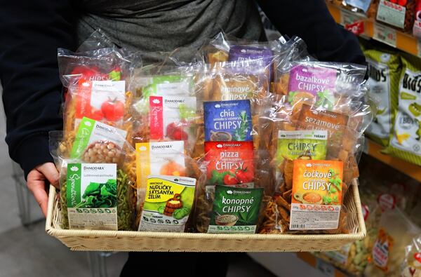 Mezi naše oblíbence patří třeba luštěninové snacky Damodara.